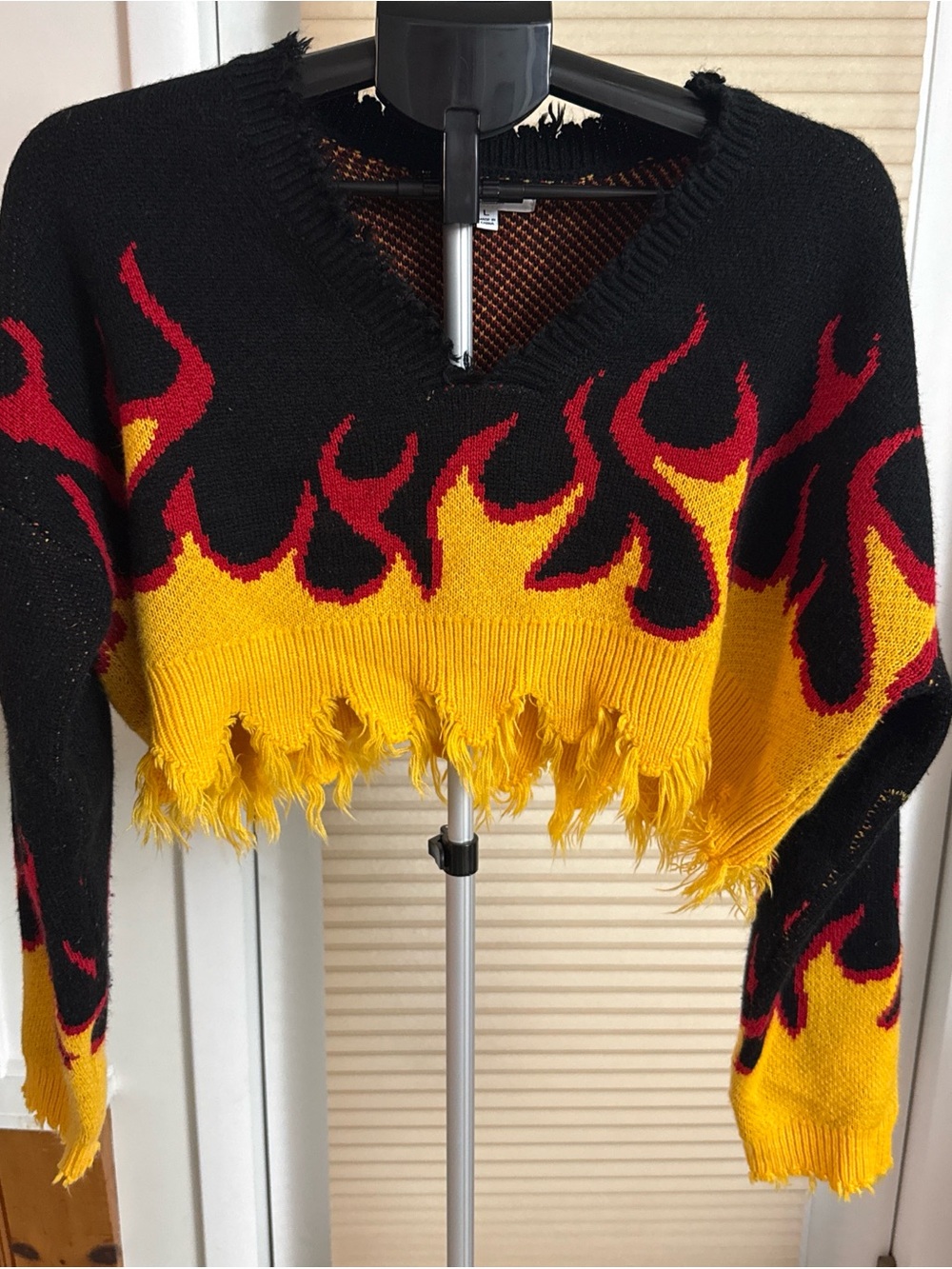 Cherry Mellow Red Black Yellow Flame V-Neck Cropped Sweater distressed size L
